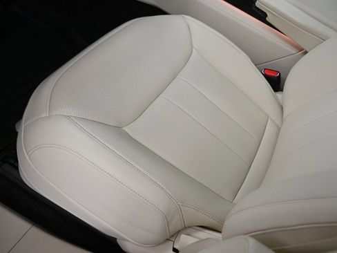 Used 2025 Land Rover Range Rover Long Wheelbase Autobiography image 23