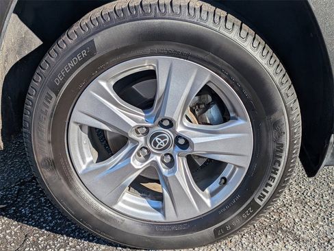 Certified 2022 Toyota RAV4 XLE image 12