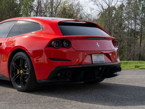 Used 2017 Ferrari GTC4Lusso image 19