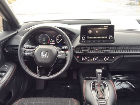 Certified 2025 Honda HR-V Sport image 16
