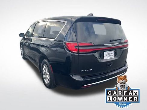 Used 2024 Chrysler Pacifica Touring-L image 4