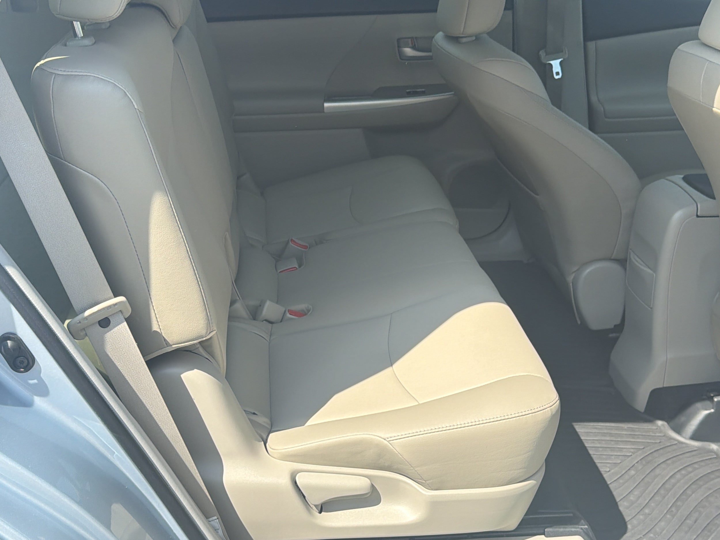 Used 2013 Toyota Prius V Five FWD image 15