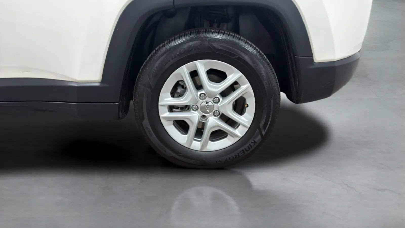 Used 2018 Jeep Compass Sport w/ Tech Group FWD image 27