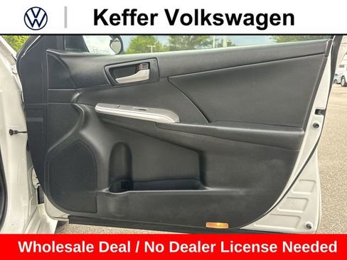 Used 2012 Toyota Camry SE w/ Leather Pkg FWD image 32