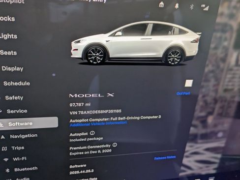 Used 2022 Tesla Model X image 12