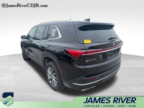Used 2025 Buick Enclave Preferred AWD/4WD image 7