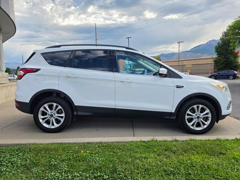 Used 2017 Ford Escape SE w/ SE Leather Comfort Package AWD/4WD image 4