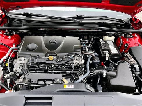 Used 2021 Toyota Camry SE image 9