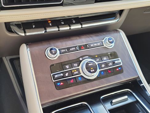 Used 2022 Lincoln Aviator Reserve w/ Equipment Group 201A image 29