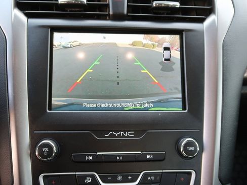 Used 2020 Ford Fusion SE image 24