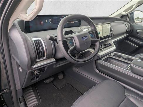 New 2025 Ford Expedition Platinum w/ Driver's Package image 2