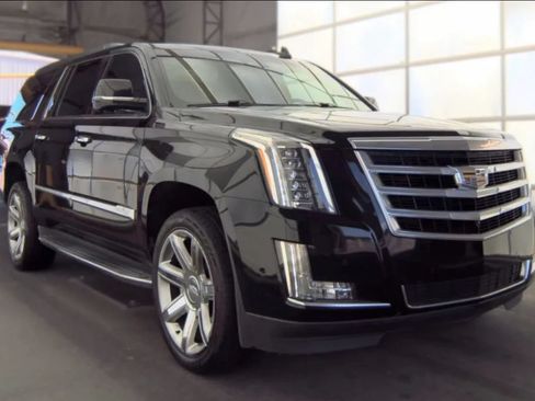 Used 2018 Cadillac Escalade Luxury AWD/4WD image 1