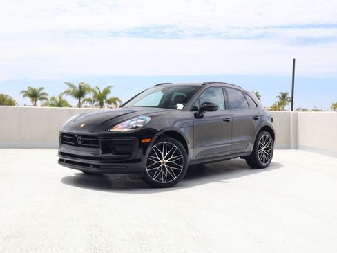 Certified 2026 Porsche Macan AWD/4WD image 1