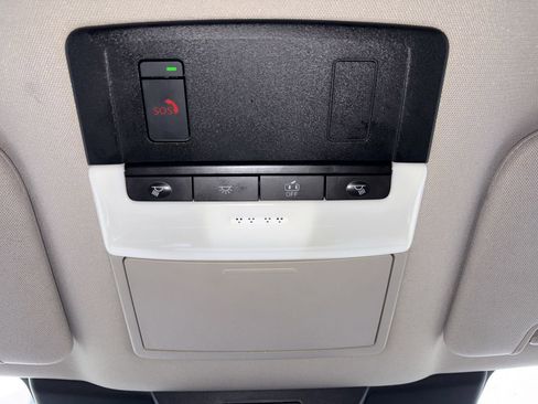 Used 2025 Nissan Pathfinder SV FWD image 30