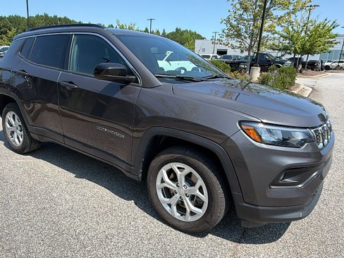 Used 2024 Jeep Compass Latitude AWD/4WD image 5