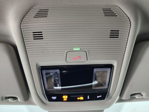 Used 2025 Volkswagen Atlas SE image 49