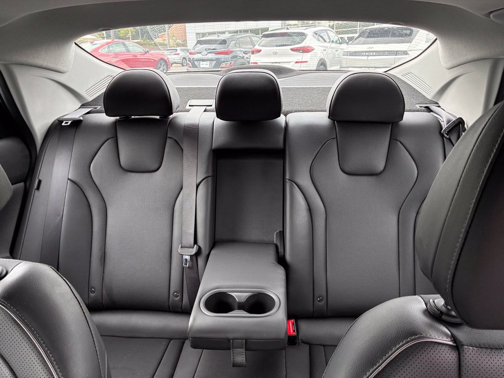 Certified 2025 Hyundai Elantra Limited FWD image 17