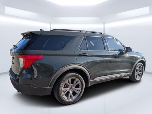 Used 2022 Ford Explorer XLT w/ Equipment Group 202A image 3