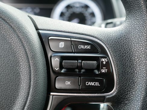 Used 2018 Kia Niro FE FWD image 29