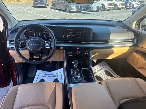 Used 2023 Kia Carnival LX image 12