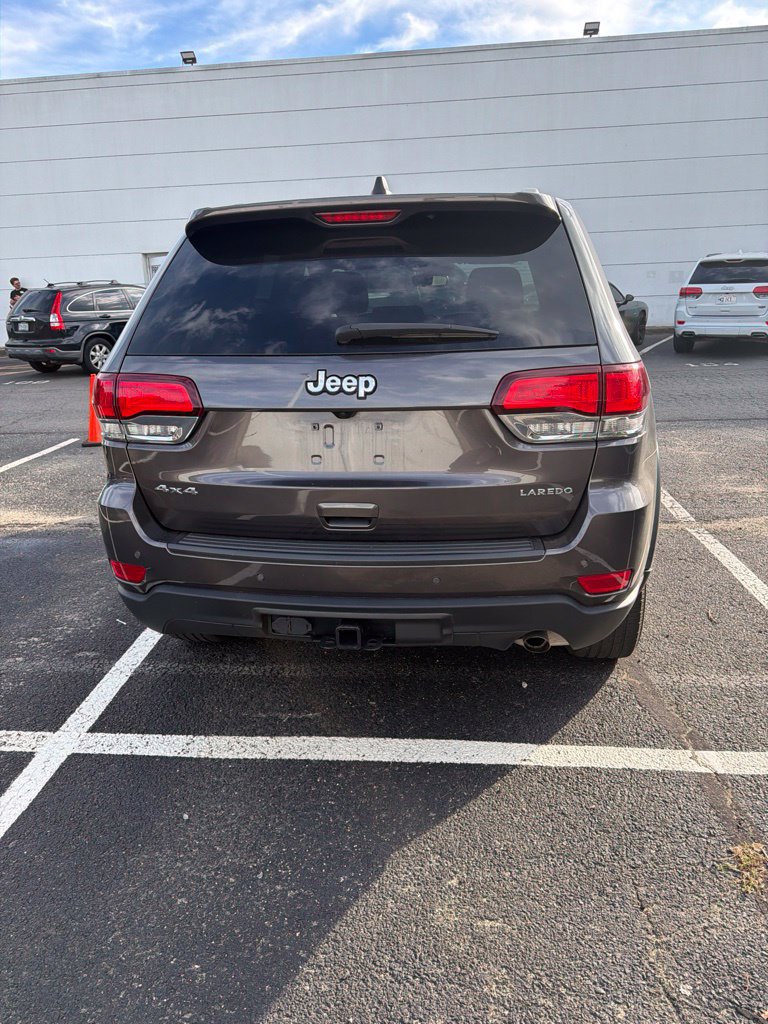 Used 2021 Jeep Grand Cherokee Laredo AWD/4WD image 5