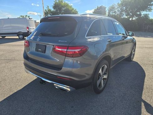 Used 2018 Mercedes-Benz GLC 300 4MATIC image 3