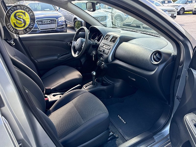 Used 2013 Nissan Versa SV FWD image 16