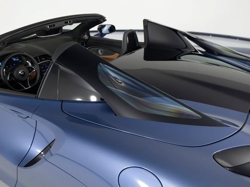 Used 2026 McLaren Artura Spider RWD image 40