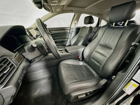Used 2020 Honda Accord Touring image 13