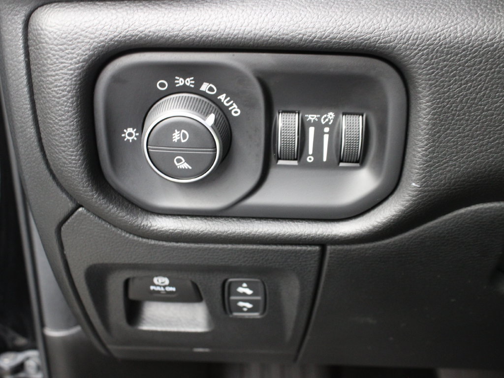 Used 2025 RAM 1500 Laramie w/ Night Edition AWD/4WD image 54