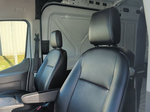Used 2023 Ford Transit 250 Medium Roof image 10