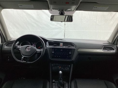 Used 2018 Volkswagen Tiguan SE AWD/4WD image 29