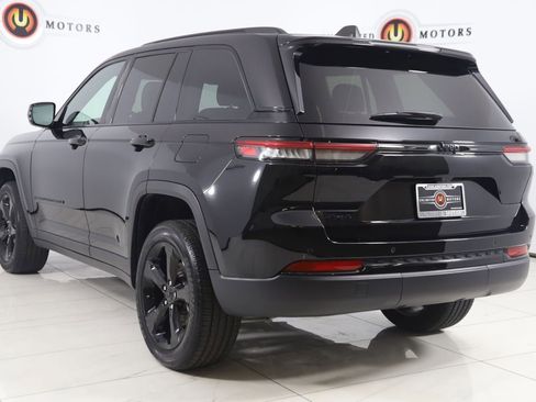 Used 2024 Jeep Grand Cherokee Altitude AWD/4WD image 4