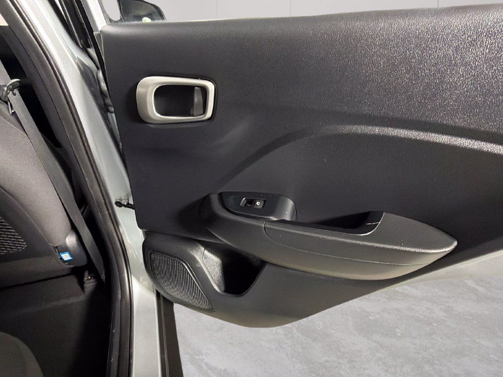 Used 2022 Hyundai Venue SE w/ Cargo Package FWD image 31