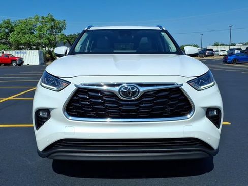 Certified 2024 Toyota Highlander Limited AWD/4WD image 22