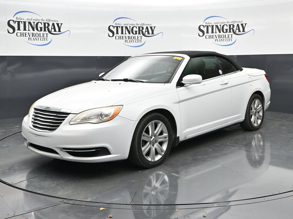 Used 2012 Chrysler 200 Touring FWD image 3