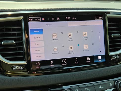 Used 2023 Chrysler Pacifica Touring-L FWD image 24