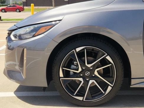 Used 2025 Nissan Sentra SR FWD image 8
