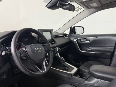 Used 2021 Toyota RAV4 XLE Premium FWD image 4