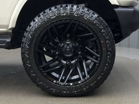 Used 2025 Ford Bronco Outer Banks AWD/4WD image 9