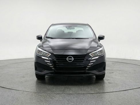 Used 2025 Nissan Versa SV image 2