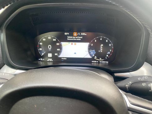 Used 2018 Volvo XC60 T5 Momentum w/ Vision Package image 22