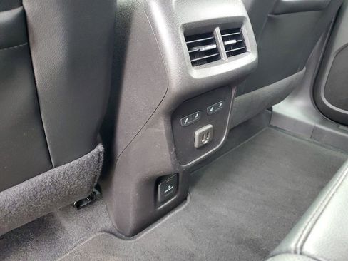 Used 2023 Chevrolet Equinox LT image 29