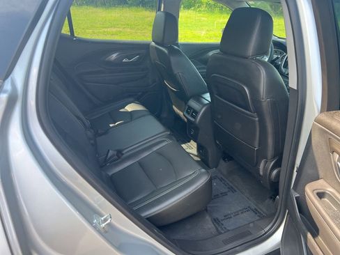 Certified 2022 GMC Terrain SLT w/ Infotainment Package II image 10