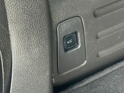 Used 2013 Lincoln MKX Sport Utility 4D image 20