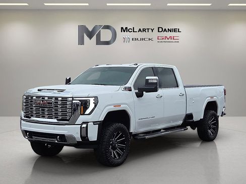 Used 2024 GMC Sierra 3500 Denali w/ Technology Package image 2