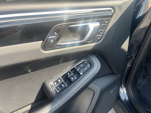 Used 2018 Porsche Macan image 17