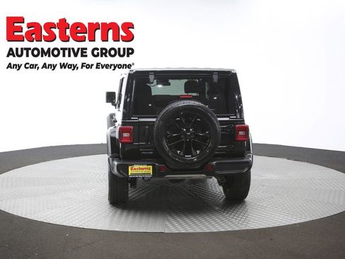 Used 2025 Jeep Wrangler Unlimited Sahara image 36