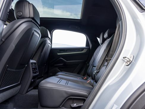 New 2026 Porsche Cayenne Coupe image 40