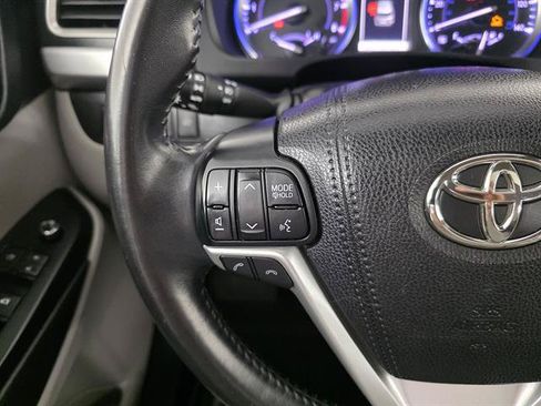 Used 2018 Toyota Highlander XLE AWD/4WD image 37